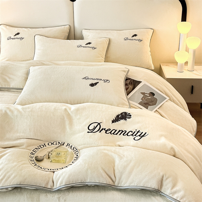 91家纺网 家纺一手货源 找家纺 梦幻之城 2025新款牛奶绒刺绣款四件套-寐羽C款 寐羽-奶芋色