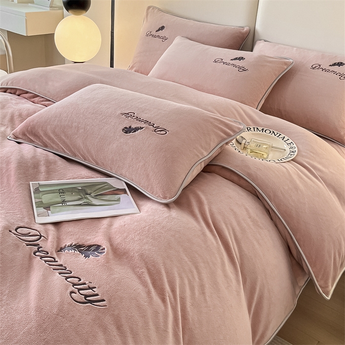 91家纺网 家纺一手货源 找家纺 梦幻之城 2025新款牛奶绒刺绣款四件套-寐羽C款 寐羽-可可粉