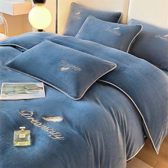 91家纺网 家纺一手货源 找家纺 梦幻之城 2025新款牛奶绒刺绣款四件套-寐羽C款 寐羽-宾利蓝