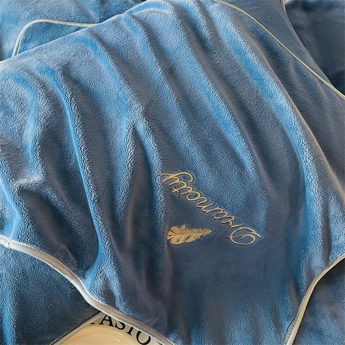 91家纺网 家纺一手货源 找家纺 梦幻之城 2025新款牛奶绒刺绣款四件套-寐羽C款 寐羽-宾利蓝