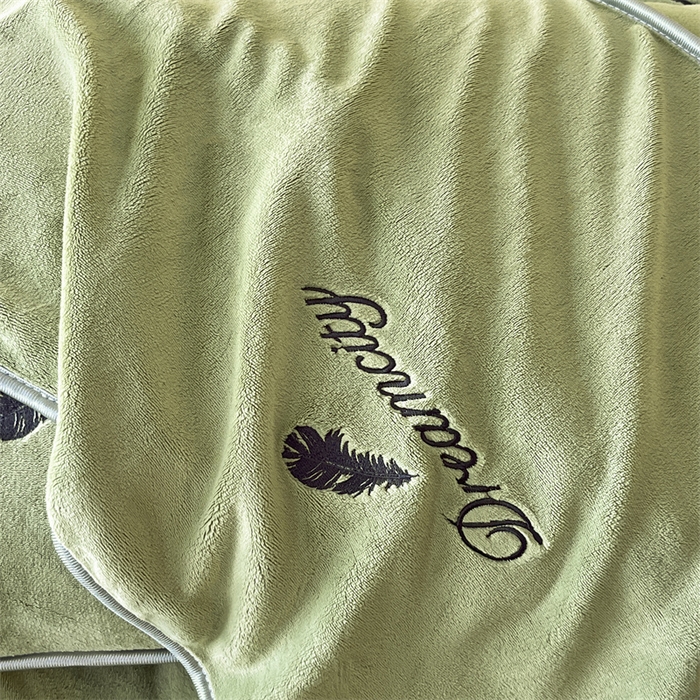 91家纺网 家纺一手货源 找家纺 梦幻之城 2025新款牛奶绒刺绣款四件套-寐羽C款 寐羽-月白绿