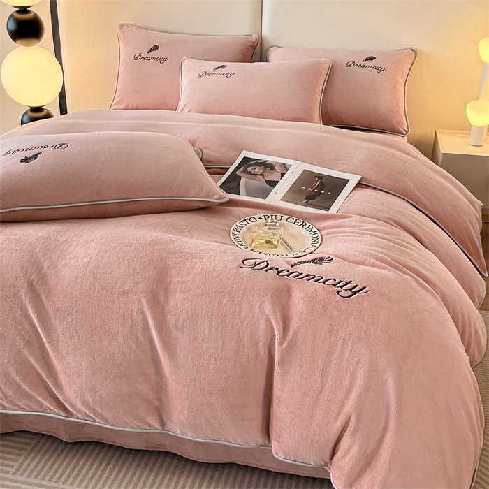 91家纺网 家纺一手货源 找家纺 梦幻之城 2025新款牛奶绒刺绣款四件套-寐羽C款 寐羽-可可粉