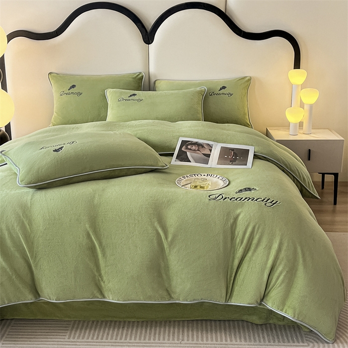 91家纺网 家纺一手货源 找家纺 梦幻之城 2025新款牛奶绒刺绣款四件套-寐羽C款 寐羽-月白绿