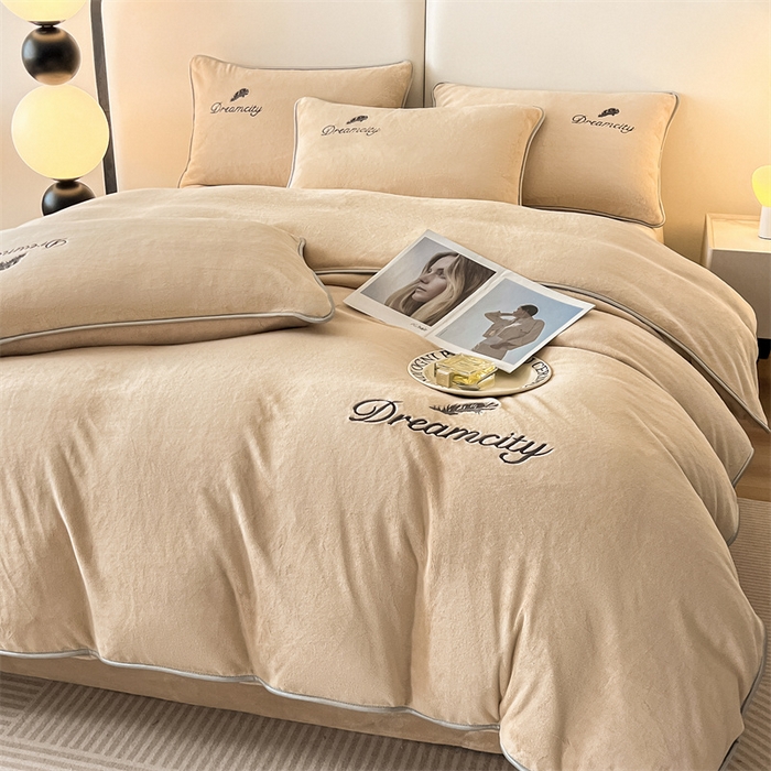 91家纺网 家纺一手货源 找家纺 梦幻之城 2025新款牛奶绒刺绣款四件套-寐羽C款 寐羽-香槟色