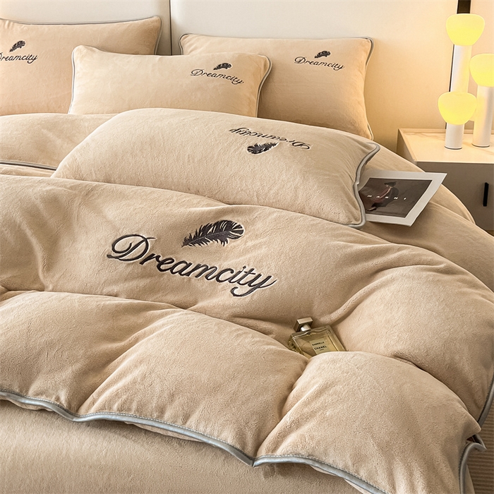 91家纺网 家纺一手货源 找家纺 梦幻之城 2025新款牛奶绒刺绣款四件套-寐羽C款 寐羽-香槟色