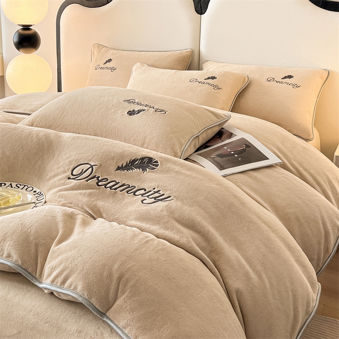 91家纺网 家纺一手货源 找家纺 梦幻之城 2025新款牛奶绒刺绣款四件套-寐羽C款 寐羽-香槟色