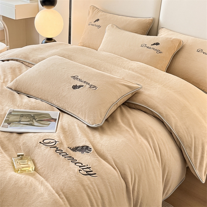 91家纺网 家纺一手货源 找家纺 梦幻之城 2025新款牛奶绒刺绣款四件套-寐羽C款 寐羽-香槟色