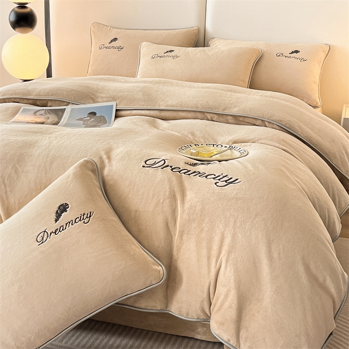 91家纺网 家纺一手货源 找家纺 梦幻之城 2025新款牛奶绒刺绣款四件套-寐羽C款 寐羽-香槟色