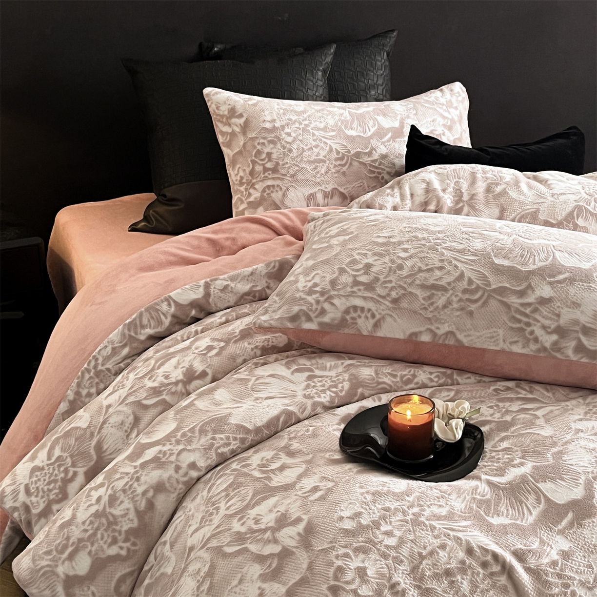 91家纺网 家纺一手货源 找家纺 梦幻之城 2025新款雕花牛奶绒系列四件套-丽娜 丽娜-橙意粉