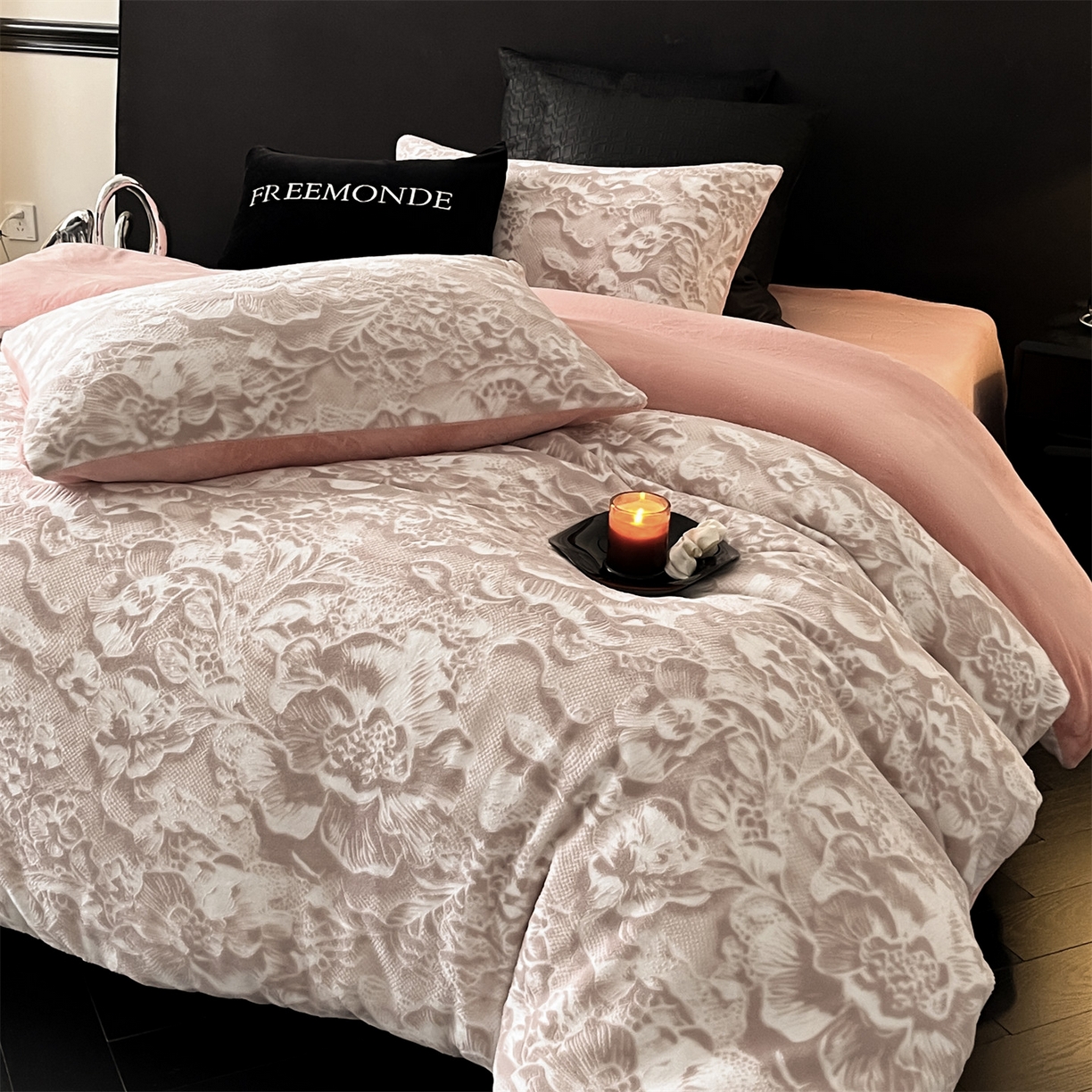 91家纺网 家纺一手货源 找家纺 梦幻之城 2025新款雕花牛奶绒系列四件套-丽娜 丽娜-橙意粉