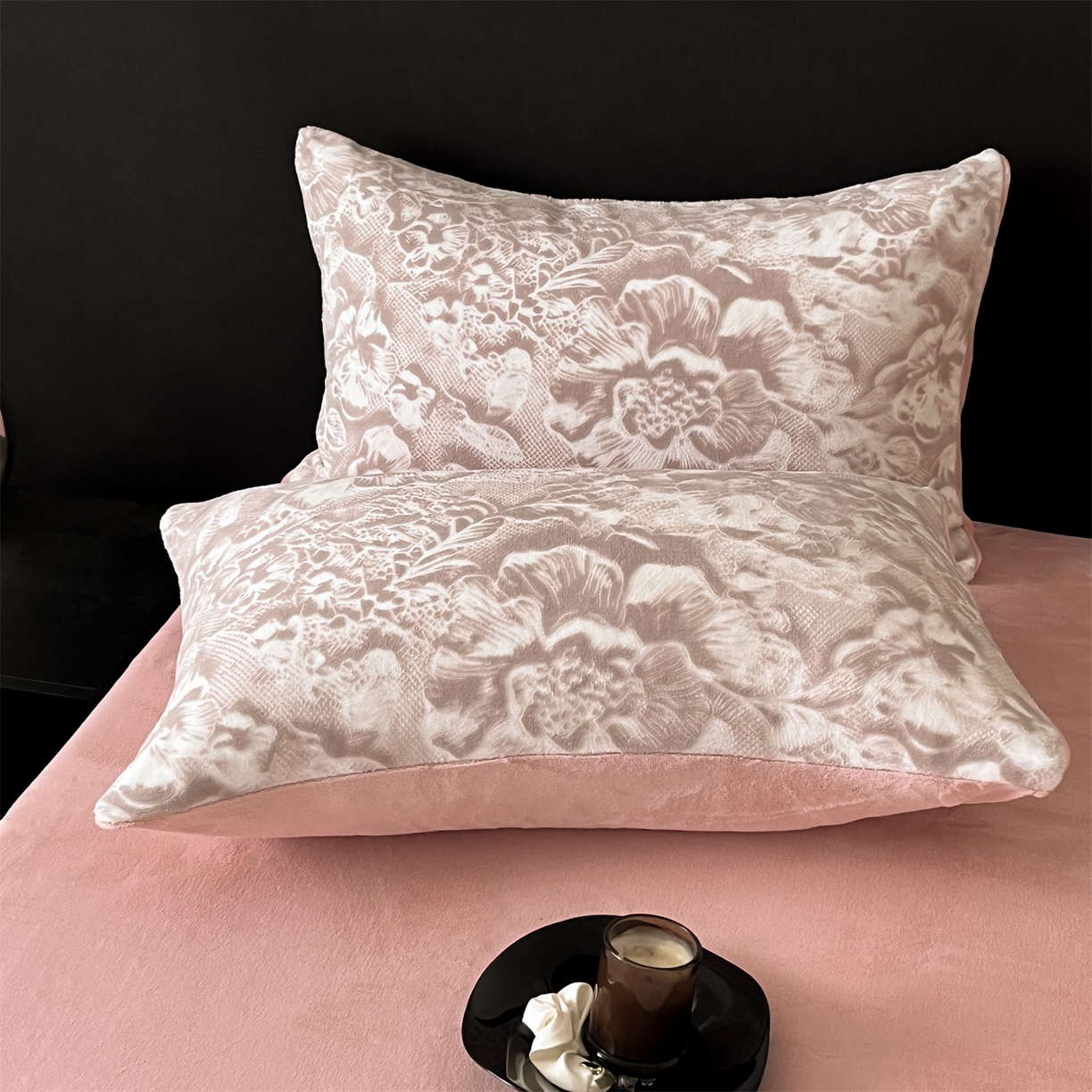 91家纺网 家纺一手货源 找家纺 梦幻之城 2025新款雕花牛奶绒系列四件套-丽娜 丽娜-橙意粉