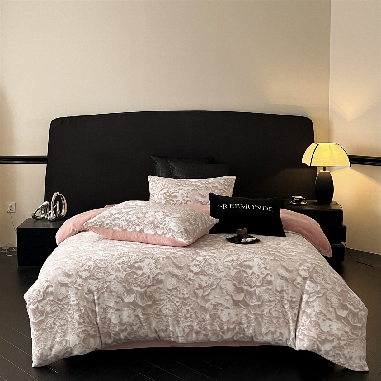 91家纺网 家纺一手货源 找家纺 梦幻之城 2025新款雕花牛奶绒系列四件套-丽娜 丽娜-橙意粉