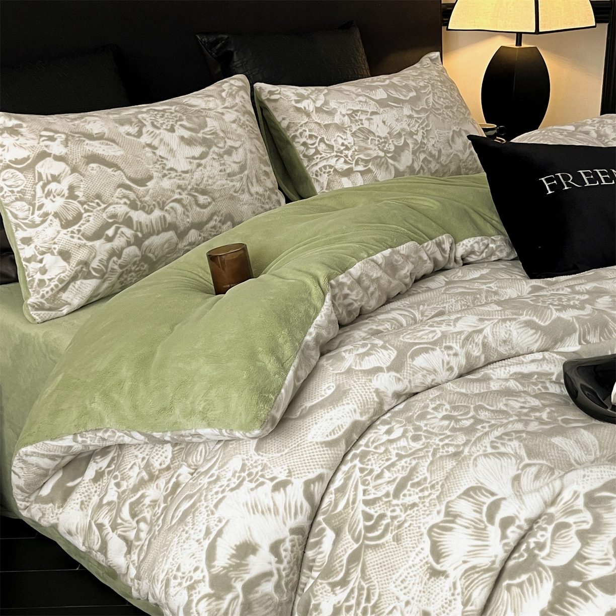 91家纺网 家纺一手货源 找家纺 梦幻之城 2025新款雕花牛奶绒系列四件套-丽娜 丽娜-月白绿