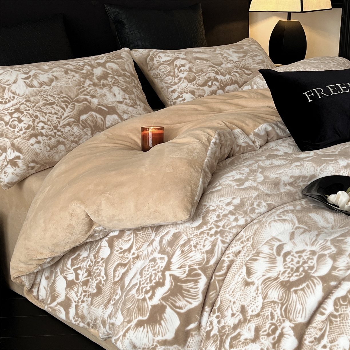 91家纺网 家纺一手货源 找家纺 梦幻之城 2025新款雕花牛奶绒系列四件套-丽娜 丽娜-香槟色