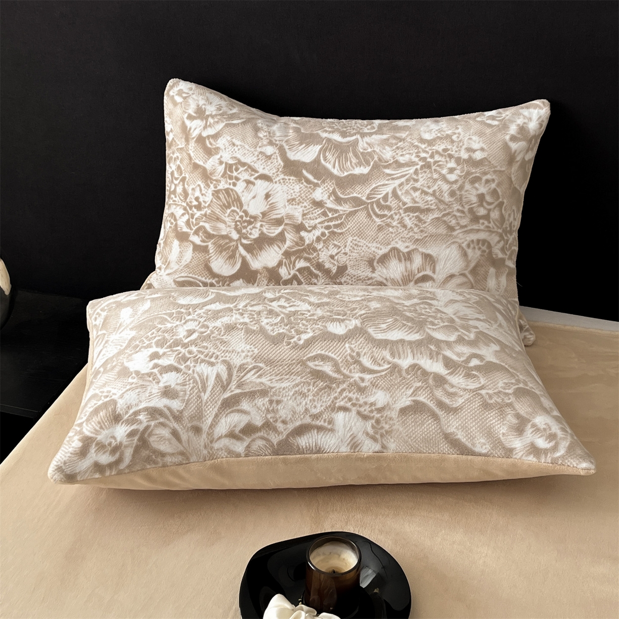 91家纺网 家纺一手货源 找家纺 梦幻之城 2025新款雕花牛奶绒系列四件套-丽娜 丽娜-香槟色