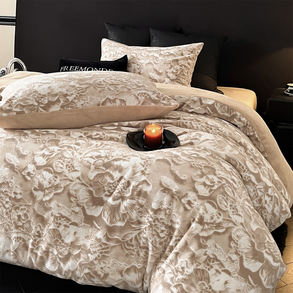 91家纺网 家纺一手货源 找家纺 梦幻之城 2025新款雕花牛奶绒系列四件套-丽娜 丽娜-香槟色