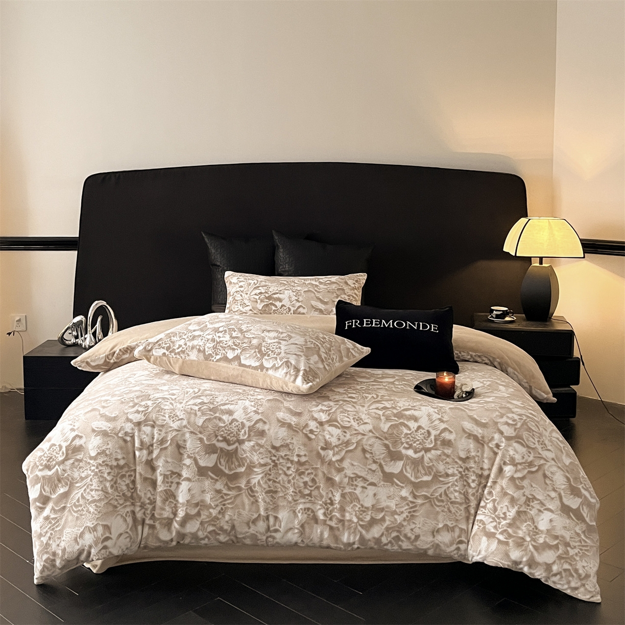 91家纺网 家纺一手货源 找家纺 梦幻之城 2025新款雕花牛奶绒系列四件套-丽娜 丽娜-香槟色