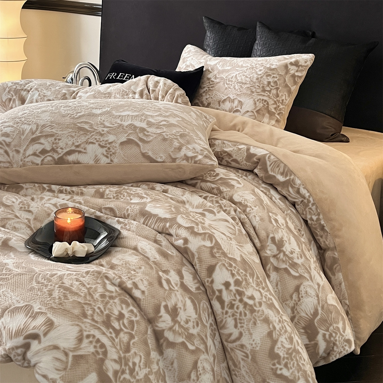 91家纺网 家纺一手货源 找家纺 梦幻之城 2025新款雕花牛奶绒系列四件套-丽娜 丽娜-香槟色