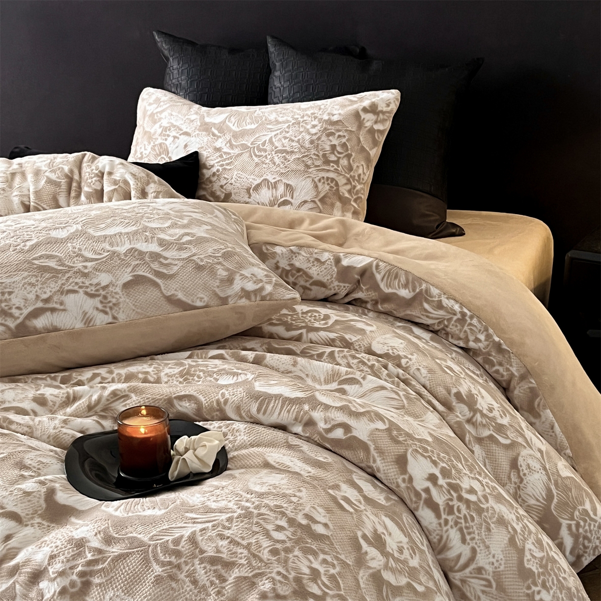 91家纺网 家纺一手货源 找家纺 梦幻之城 2025新款雕花牛奶绒系列四件套-丽娜 丽娜-香槟色