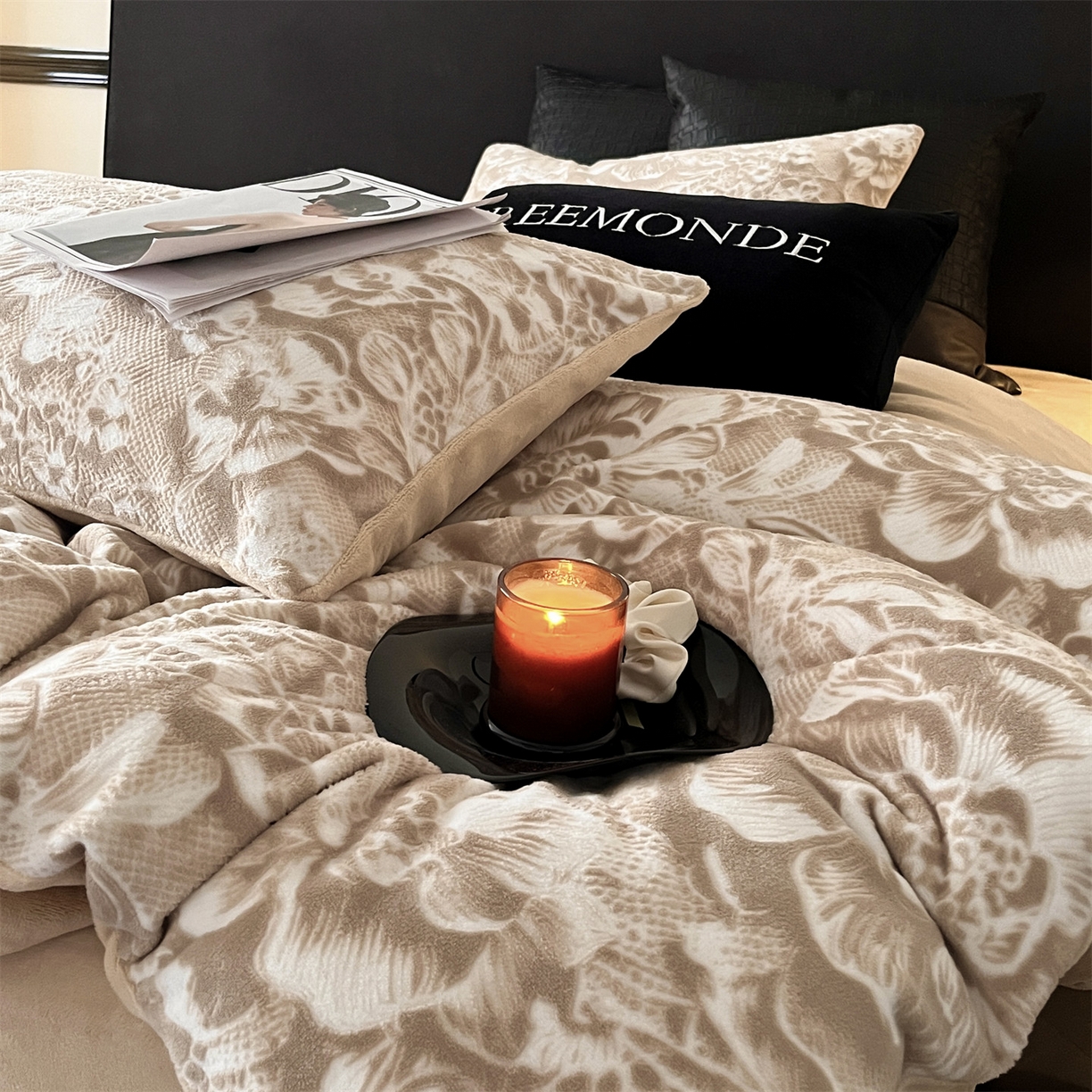 91家纺网 家纺一手货源 找家纺 梦幻之城 2025新款雕花牛奶绒系列四件套-丽娜 丽娜-香槟色