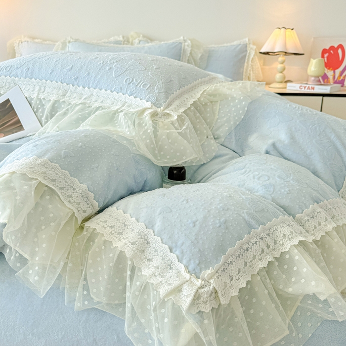 91家纺网 家纺一手货源 找家纺 锦格家纺 2025新款A类高克重雕花牛奶绒花边四件套 蝶漫-天蓝