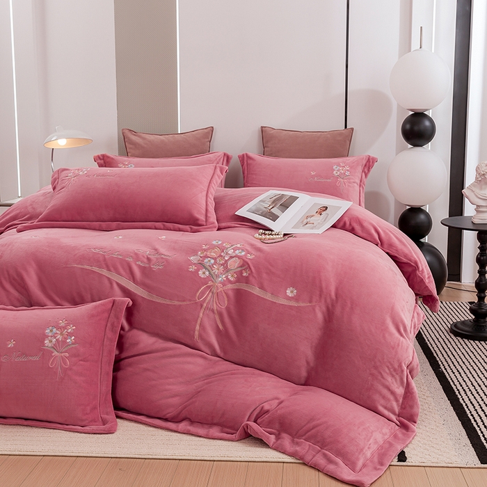 91家纺网 家纺一手货源 找家纺 绒博士 2025新款220g高克重博士绒秋冬保暖四件套--倾城之恋 倾城之恋-豆沙