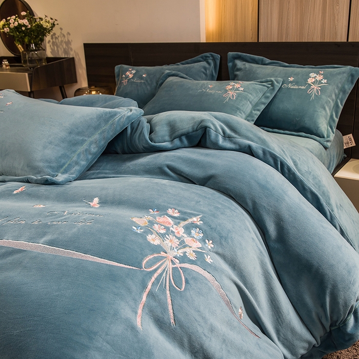 91家纺网 家纺一手货源 找家纺 绒博士 2025新款220g高克重博士绒秋冬保暖四件套--倾城之恋 倾城之恋-青兰绿