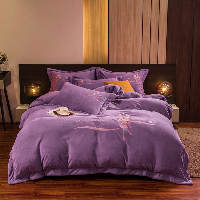 91家纺网 家纺一手货源 找家纺 绒博士 2025新款220g高克重博士绒秋冬保暖四件套--倾城之恋 倾城之恋   香芋紫