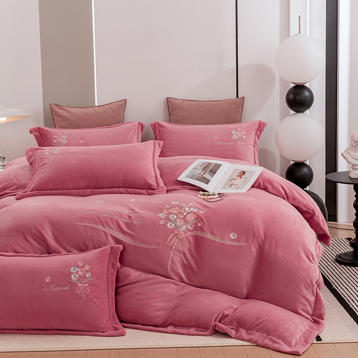 91家纺网 家纺一手货源 找家纺 绒博士 2025新款220g高克重博士绒秋冬保暖四件套--倾城之恋 倾城之恋-豆沙