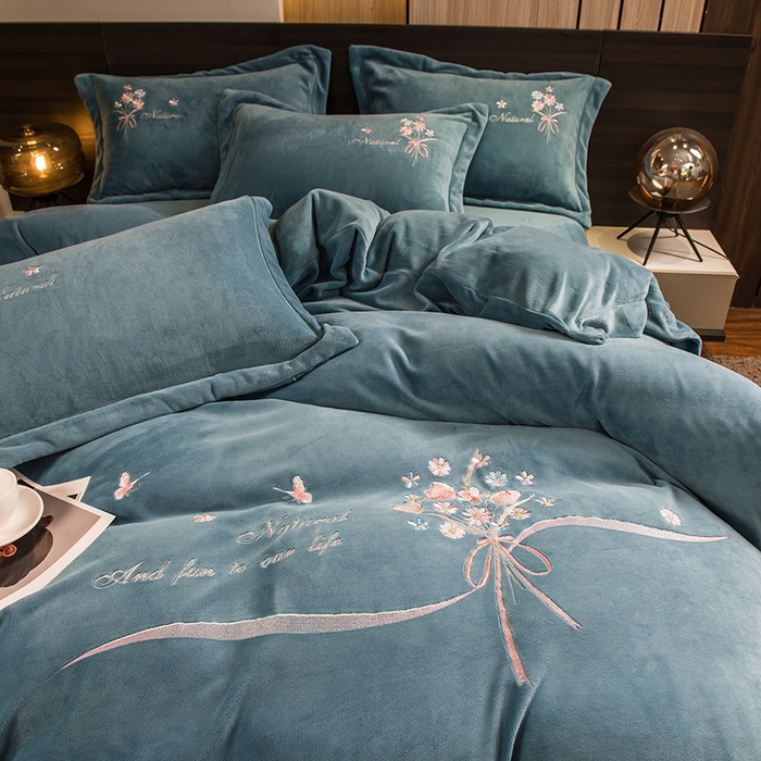 91家纺网 家纺一手货源 找家纺 绒博士 2025新款220g高克重博士绒秋冬保暖四件套--倾城之恋 倾城之恋-青兰绿