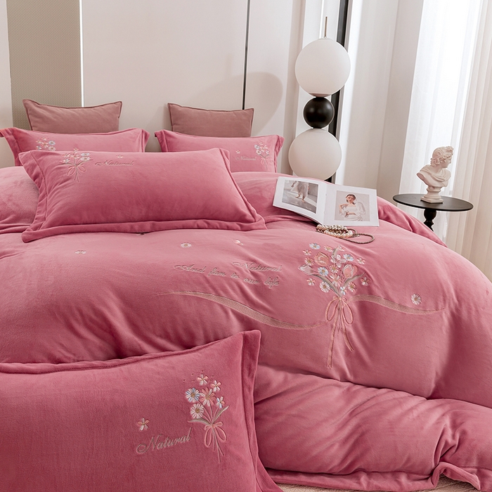 91家纺网 家纺一手货源 找家纺 绒博士 2025新款220g高克重博士绒秋冬保暖四件套--倾城之恋 倾城之恋-豆沙