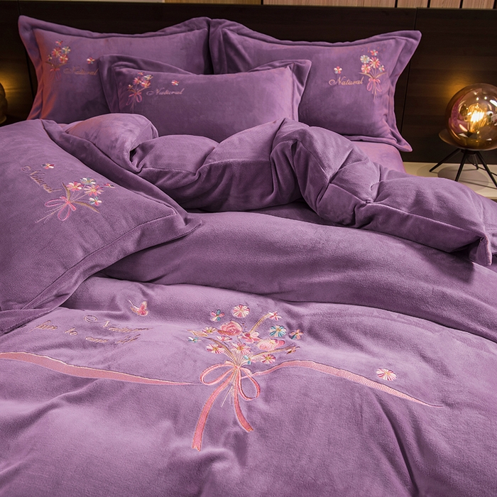 91家纺网 家纺一手货源 找家纺 绒博士 2025新款220g高克重博士绒秋冬保暖四件套--倾城之恋 倾城之恋   香芋紫