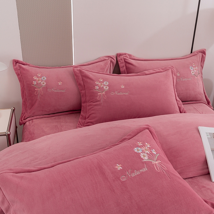 91家纺网 家纺一手货源 找家纺 绒博士 2025新款220g高克重博士绒秋冬保暖四件套--倾城之恋 倾城之恋-豆沙