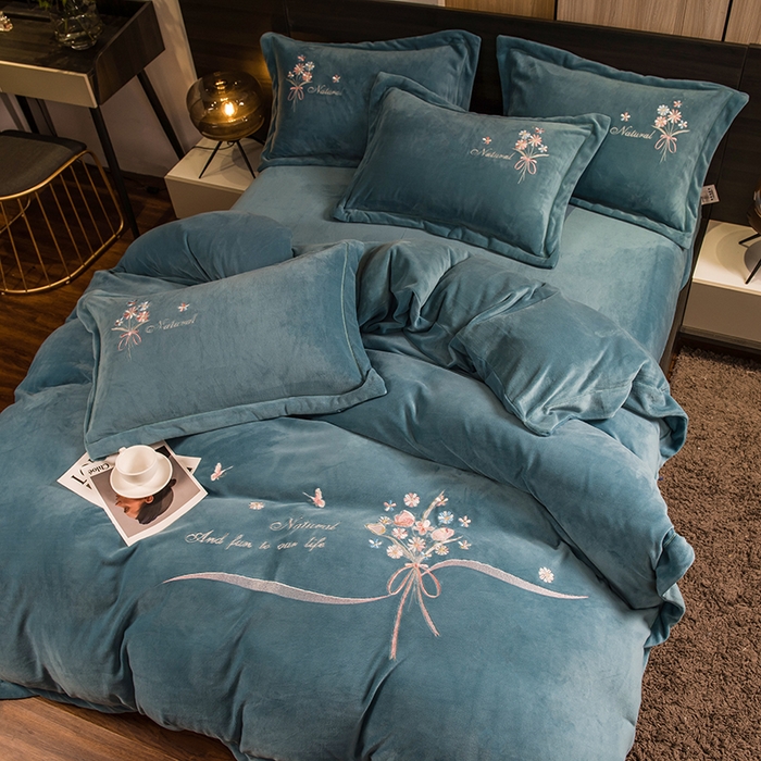 91家纺网 家纺一手货源 找家纺 绒博士 2025新款220g高克重博士绒秋冬保暖四件套--倾城之恋 倾城之恋-青兰绿