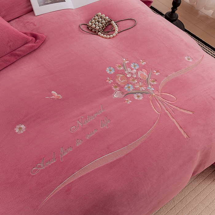 91家纺网 家纺一手货源 找家纺 绒博士 2025新款220g高克重博士绒秋冬保暖四件套--倾城之恋 倾城之恋-豆沙