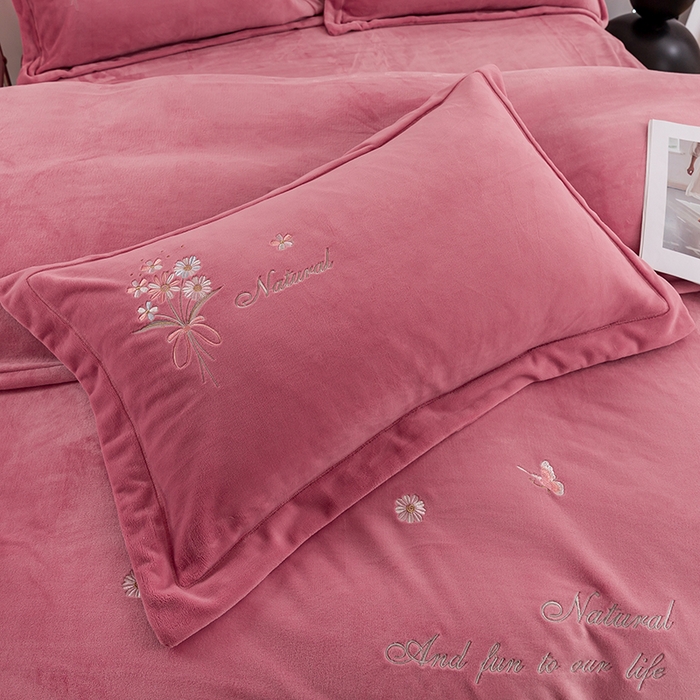 91家纺网 家纺一手货源 找家纺 绒博士 2025新款220g高克重博士绒秋冬保暖四件套--倾城之恋 倾城之恋-豆沙