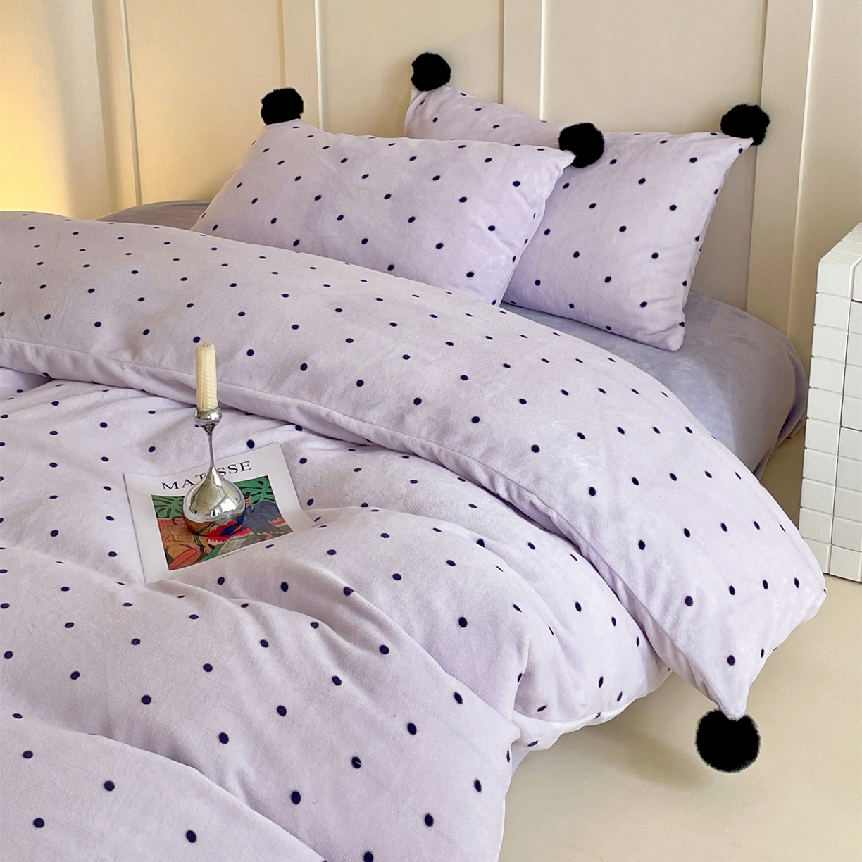 91家纺网 家纺一手货源 找家纺 （总）丽涵家纺 2025秋冬新品混搭波点牛奶绒四件套-拍摄风格一