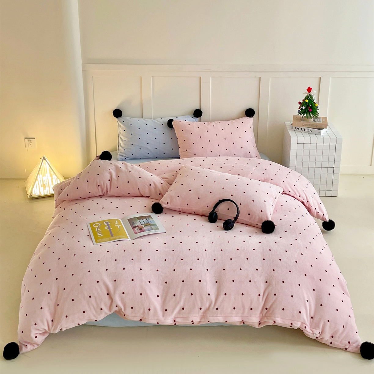 91家纺网 家纺一手货源 找家纺 丽涵家纺 2025秋冬新品混搭波点牛奶绒四件套-拍摄风格一 波点-粉色