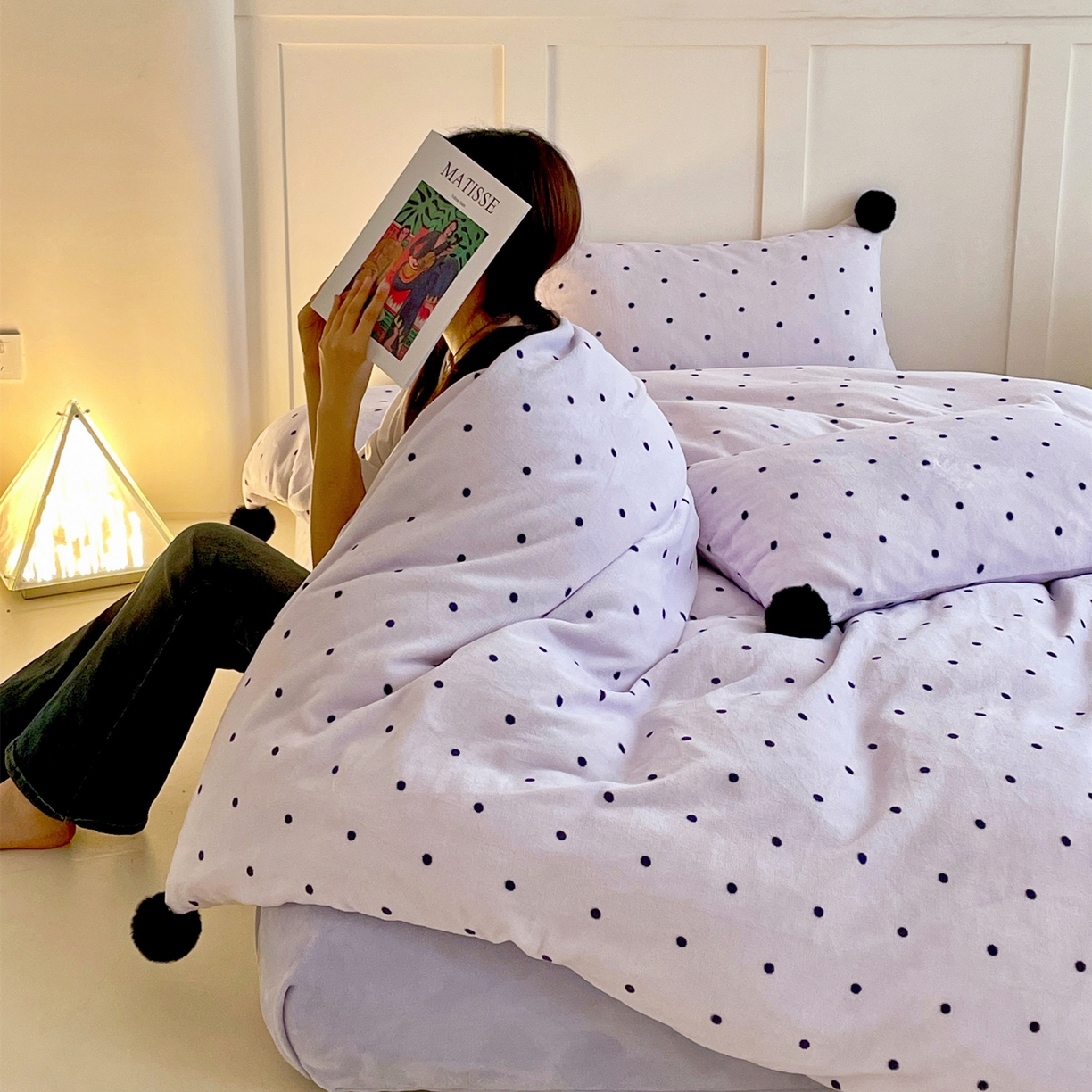 91家纺网 家纺一手货源 找家纺 （总）丽涵家纺 2025秋冬新品混搭波点牛奶绒四件套-拍摄风格一