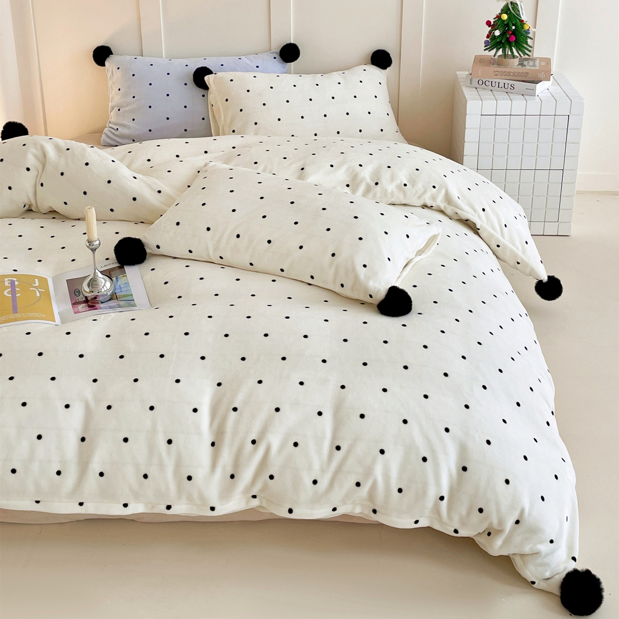 91家纺网 家纺一手货源 找家纺 丽涵家纺 2025秋冬新品混搭波点牛奶绒四件套-拍摄风格一 波点-奶白