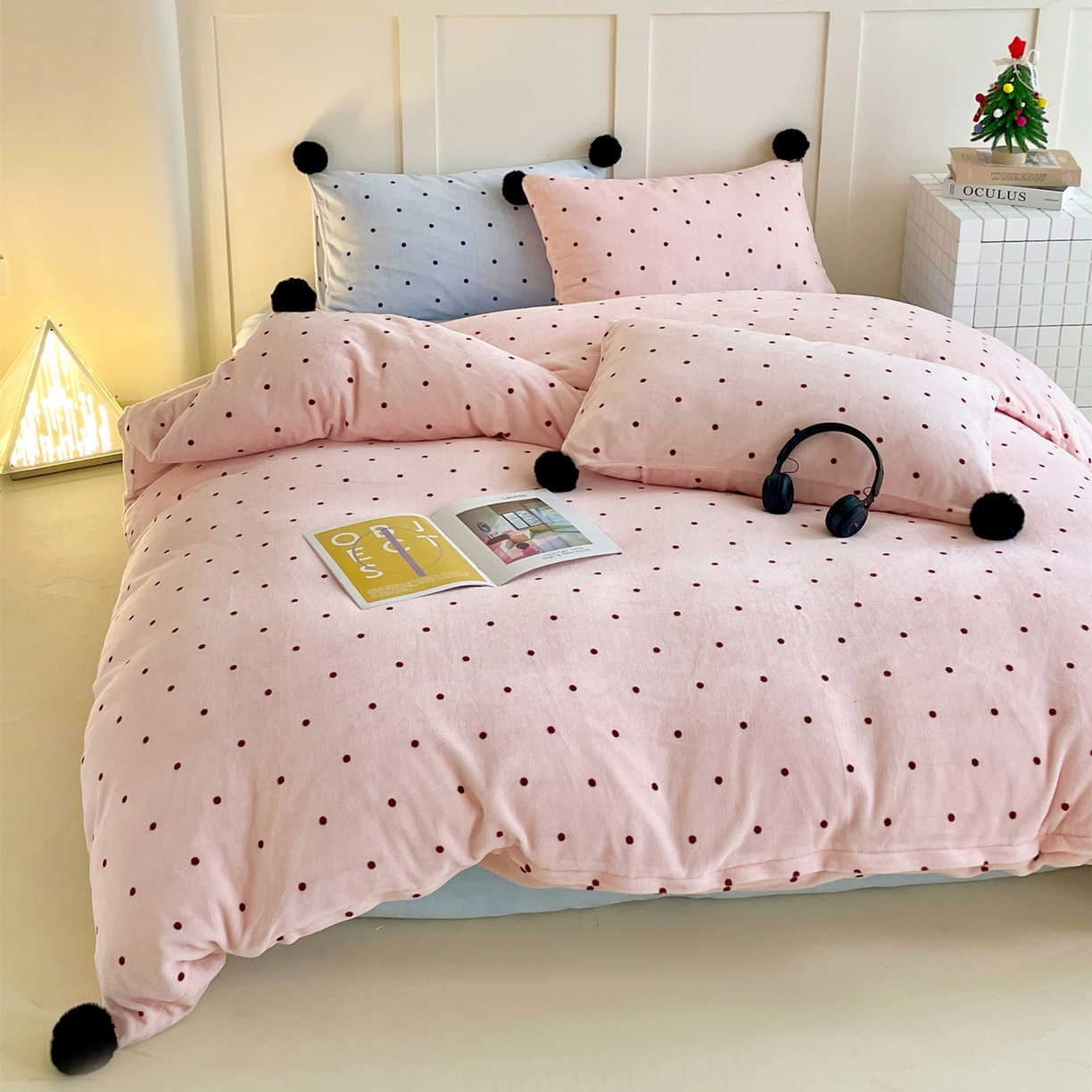 91家纺网 家纺一手货源 找家纺 丽涵家纺 2025秋冬新品混搭波点牛奶绒四件套-拍摄风格一 波点-粉色