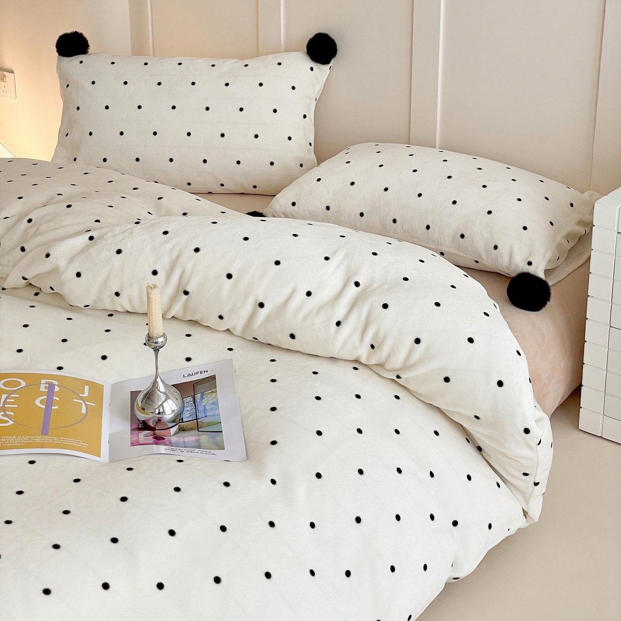 91家纺网 家纺一手货源 找家纺 丽涵家纺 2025秋冬新品混搭波点牛奶绒四件套-拍摄风格一 波点-奶白