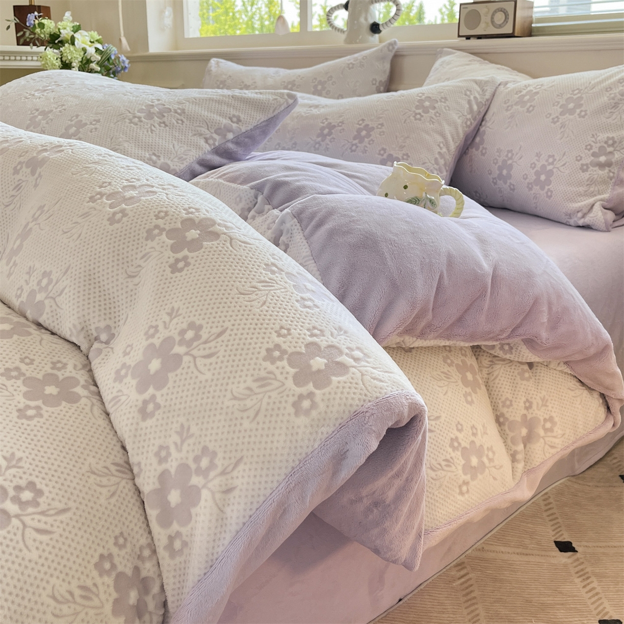 91家纺网 家纺一手货源 找家纺 梦幻之城 2025新款雕花绒牛奶绒系列四件套-花琦 花琦-丁香紫