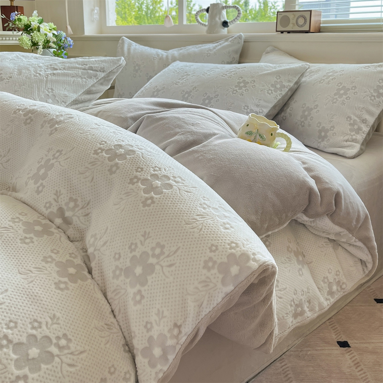 梦幻之城 2025新款雕花绒牛奶绒系列四件套-花琦 花琦-香草灰
