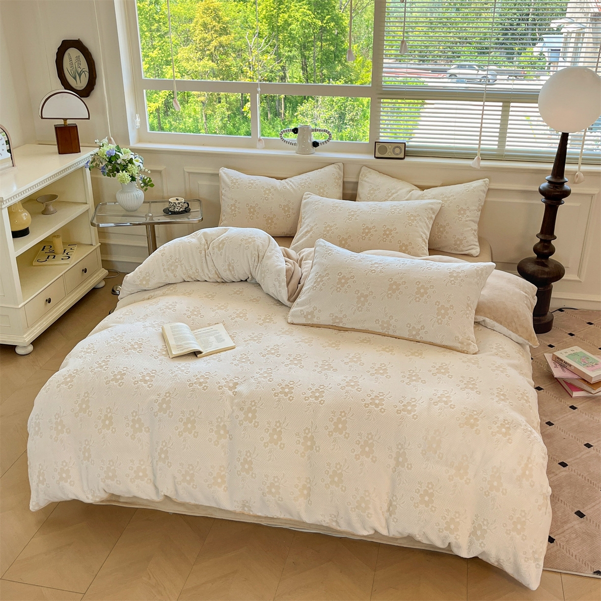 91家纺网 家纺一手货源 找家纺 梦幻之城 2025新款雕花绒牛奶绒系列四件套-花琦 花琦-香槟色