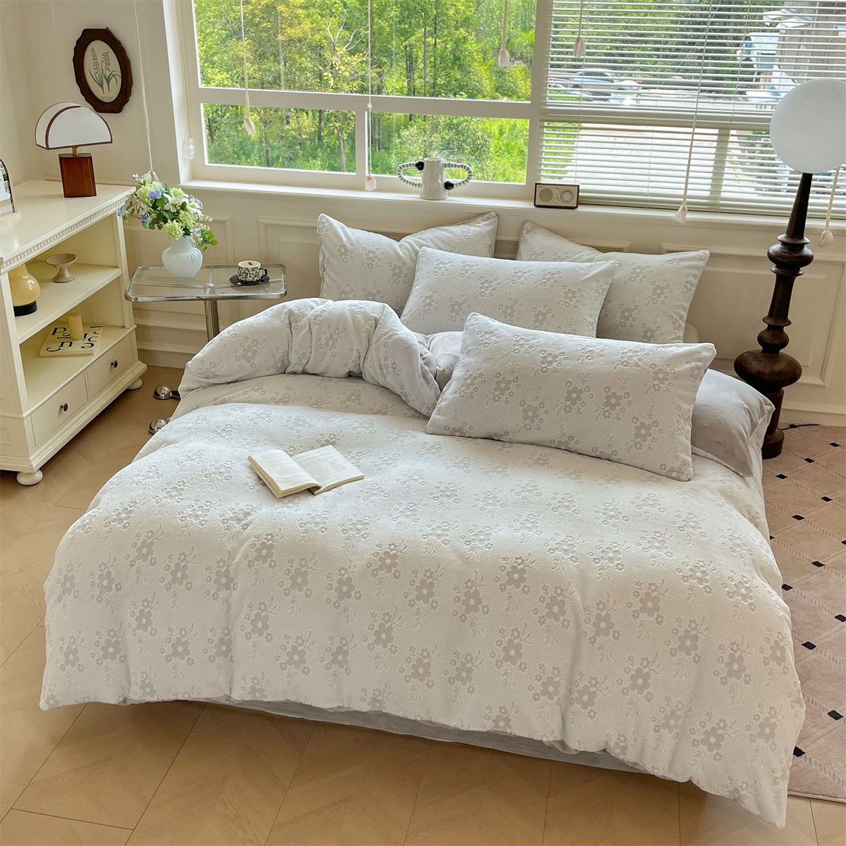 91家纺网 家纺一手货源 找家纺 梦幻之城 2025新款雕花绒牛奶绒系列四件套-花琦 花琦-香草灰