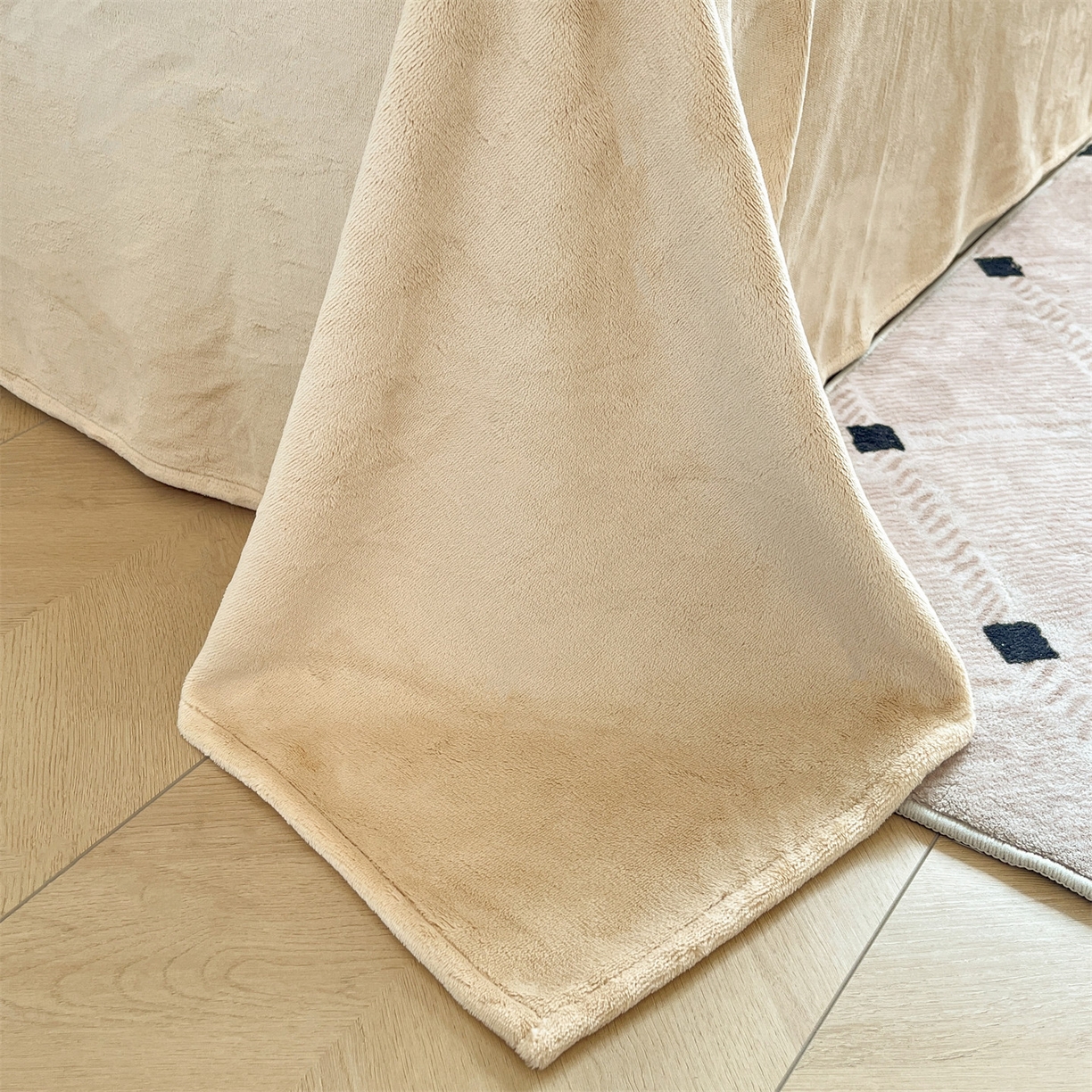 91家纺网 家纺一手货源 找家纺 梦幻之城 2025新款雕花绒牛奶绒系列四件套-花琦 花琦-香槟色