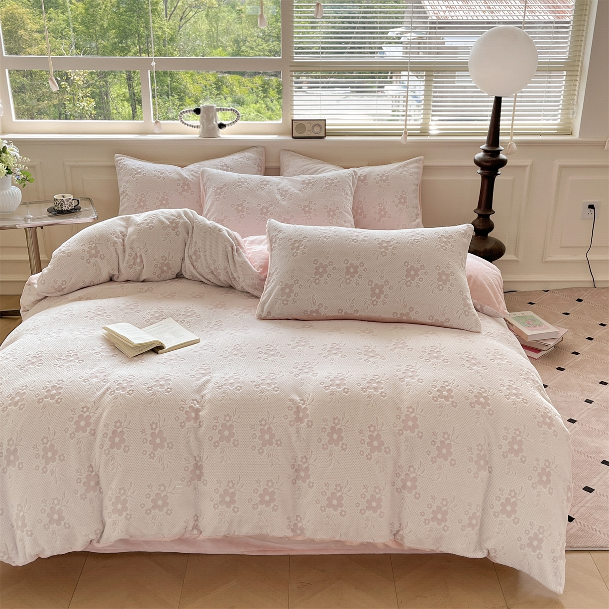 91家纺网 家纺一手货源 找家纺 梦幻之城 2025新款雕花绒牛奶绒系列四件套-花琦 花琦-靓粉