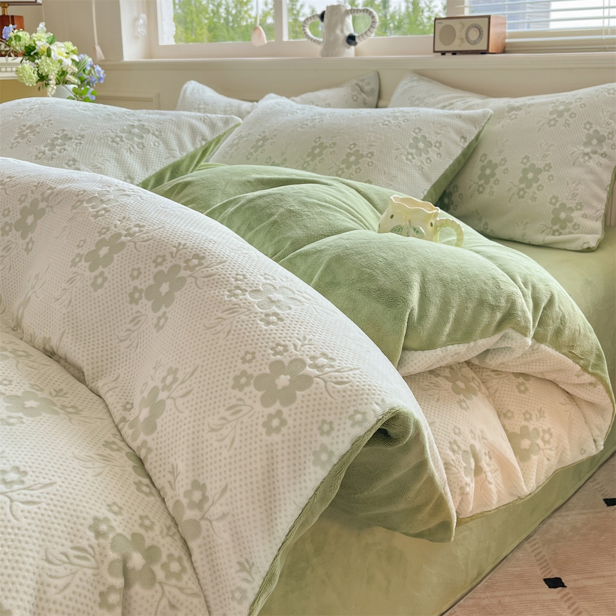 梦幻之城 2025新款雕花绒牛奶绒系列四件套-花琦 花琦-月白绿