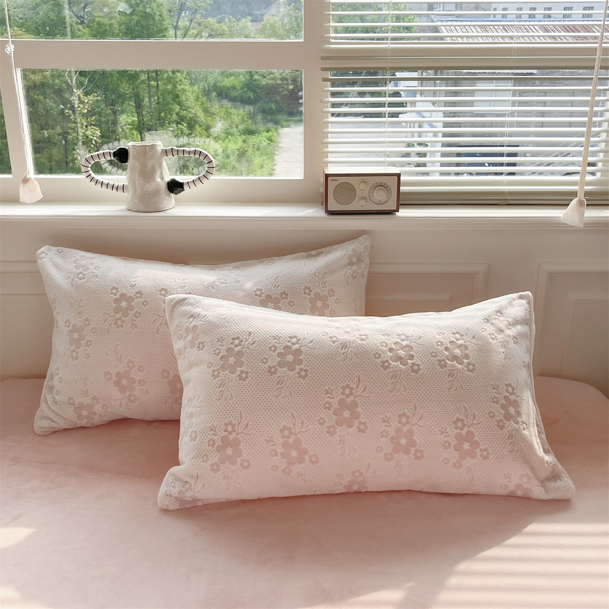 91家纺网 家纺一手货源 找家纺 梦幻之城 2025新款雕花绒牛奶绒系列四件套-花琦 花琦-靓粉